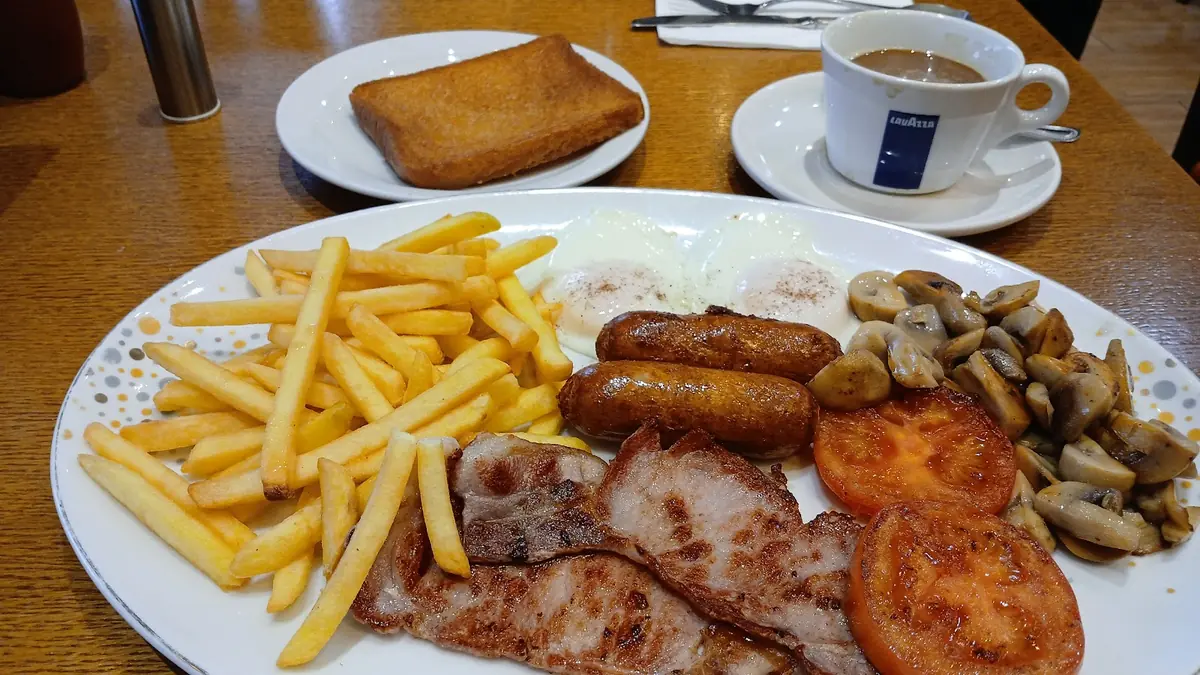 Golden Cafe and restaurant Egham photo (photo 3 of 3)