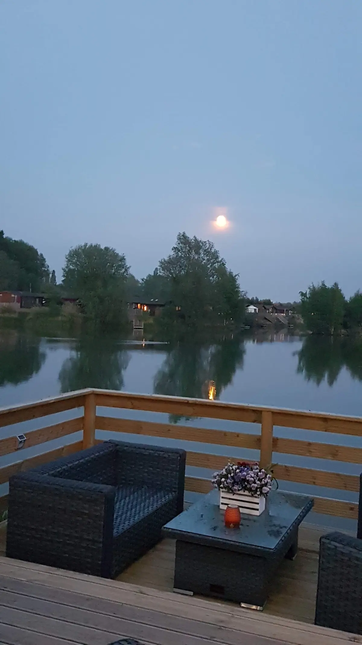 Lakeside Bar and Restaurant photo (photo 3 of 3)