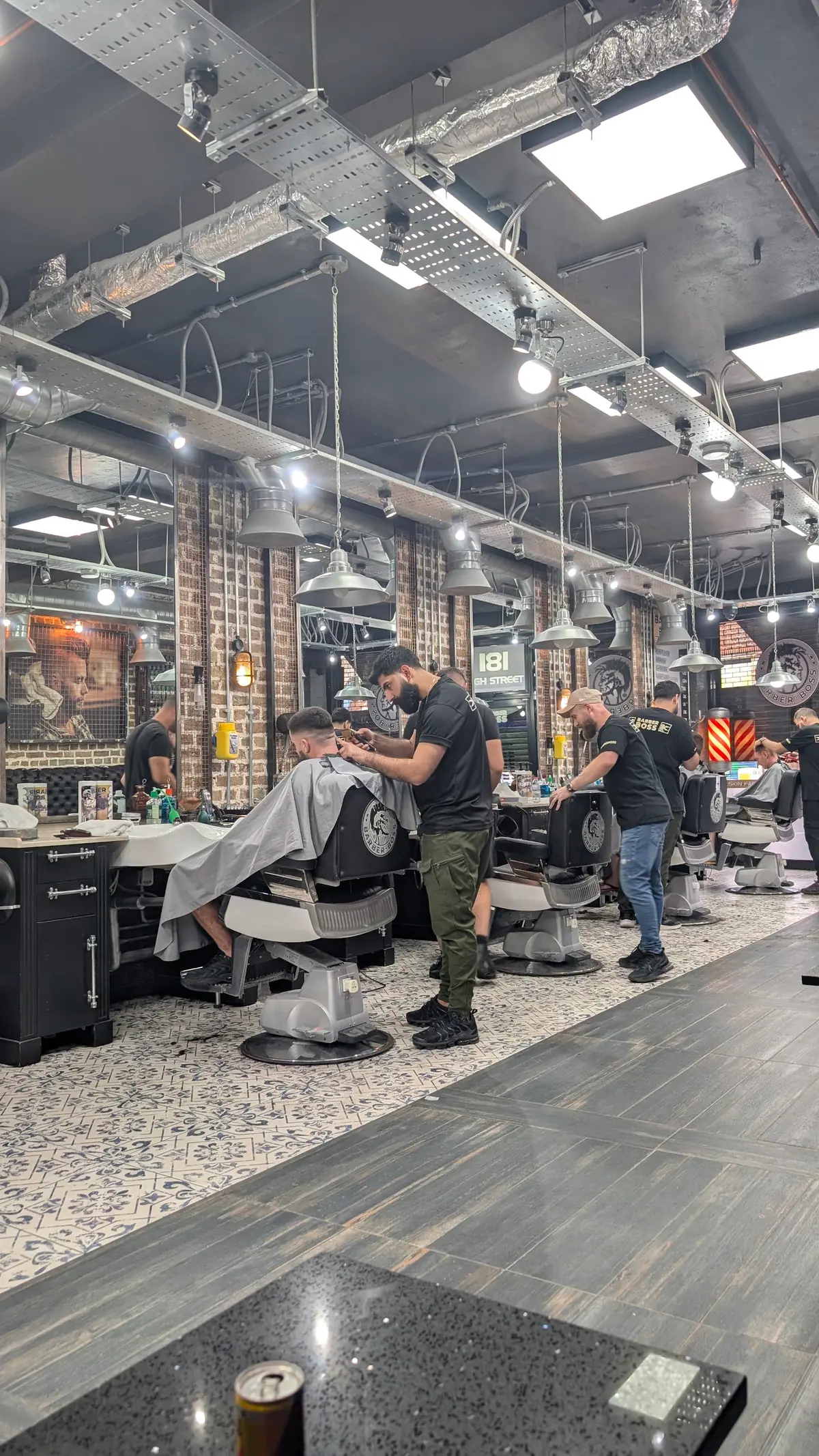 BARBER BOSS — Barbershops in London