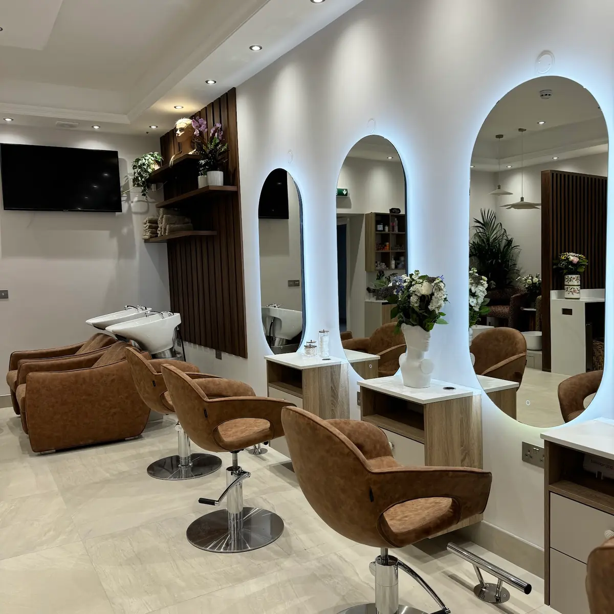 Alya Hair & Beauty Lounge photo (photo 1 of 3)