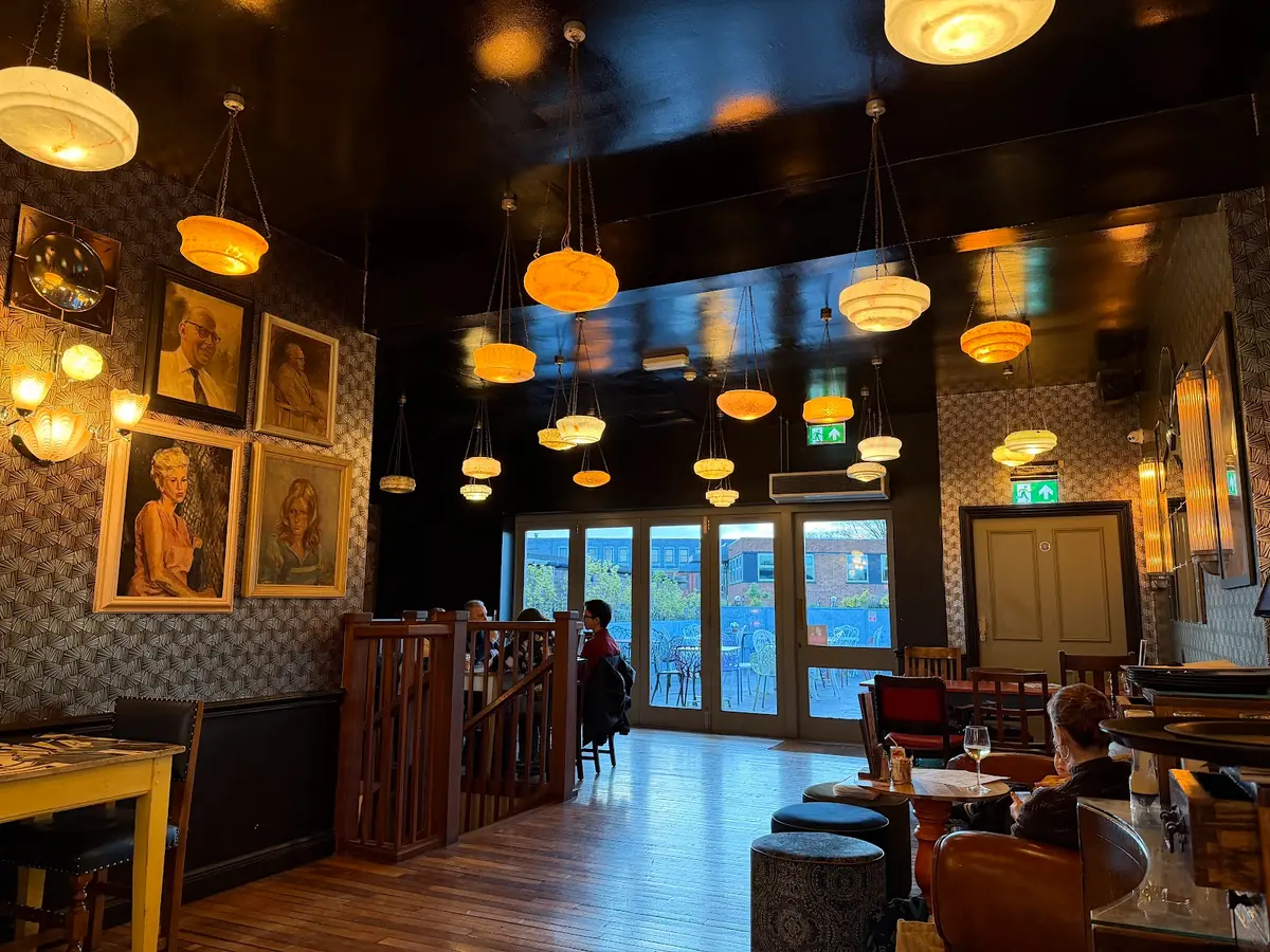 Unico Lounge photo (photo 3 of 3)