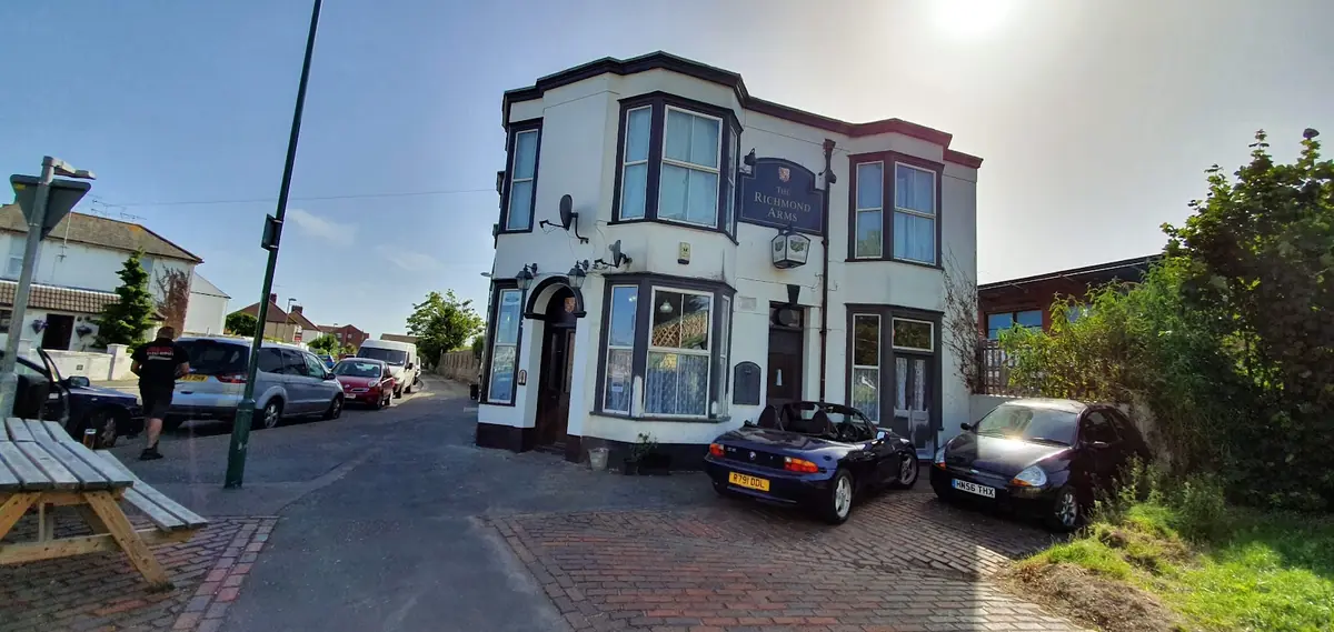The Richmond Arms — Bars in Bognor Regis