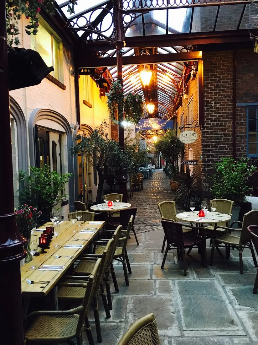 Leek Bar & Grill photo (photo 1 of 3)