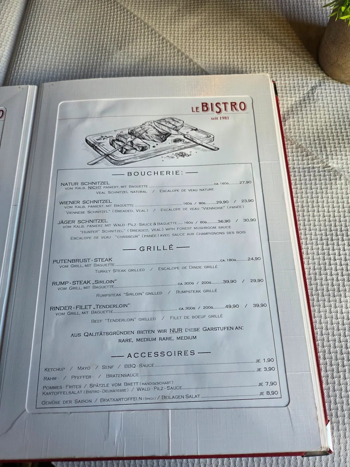 Le Bistro photo (photo 1 of 3)