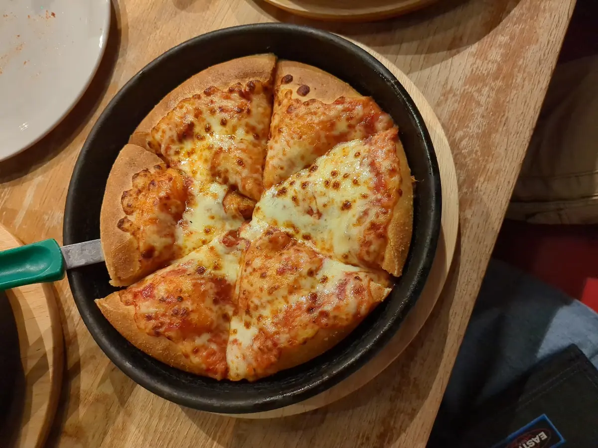 Pizza Hut photo (photo 3 of 3)