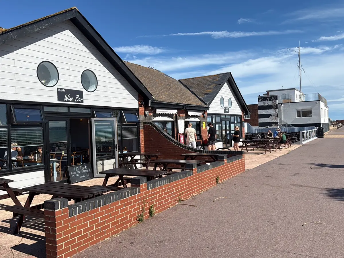 Pebble beach cafe — Coffee shops in Gosport
