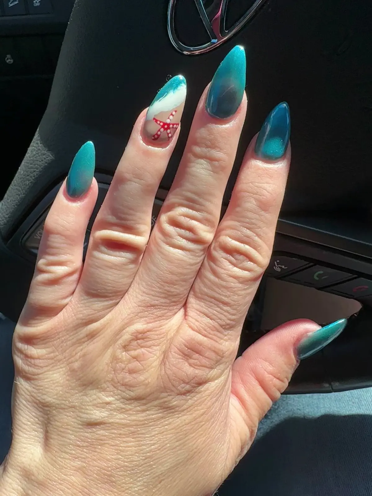 Nails 4 U photo (photo 2 of 3)
