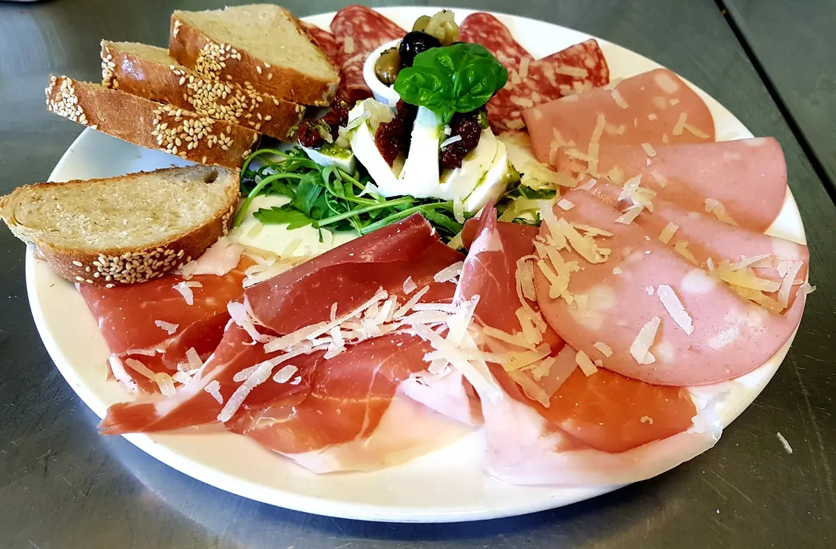 Marino's Italian Ristaurante & Pizzeria photo (photo 1 of 3)