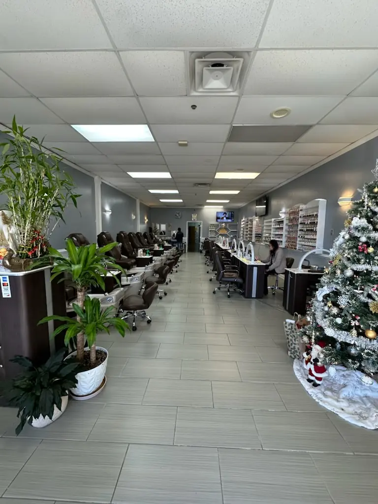 Modern Nails photo (photo 2 of 3)