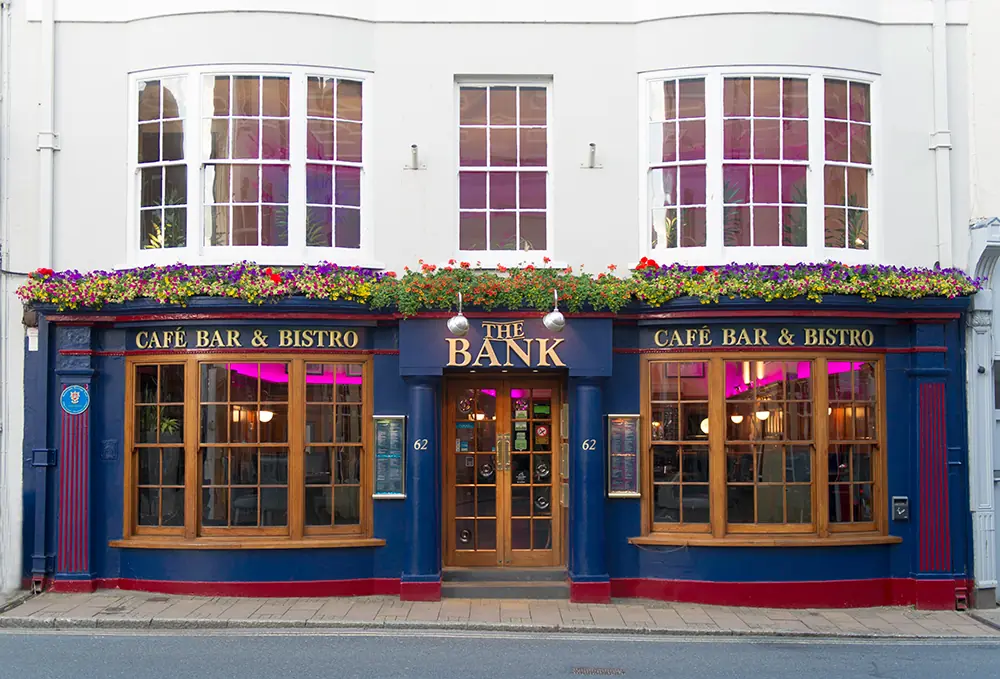 62 The Bank & Bar 62