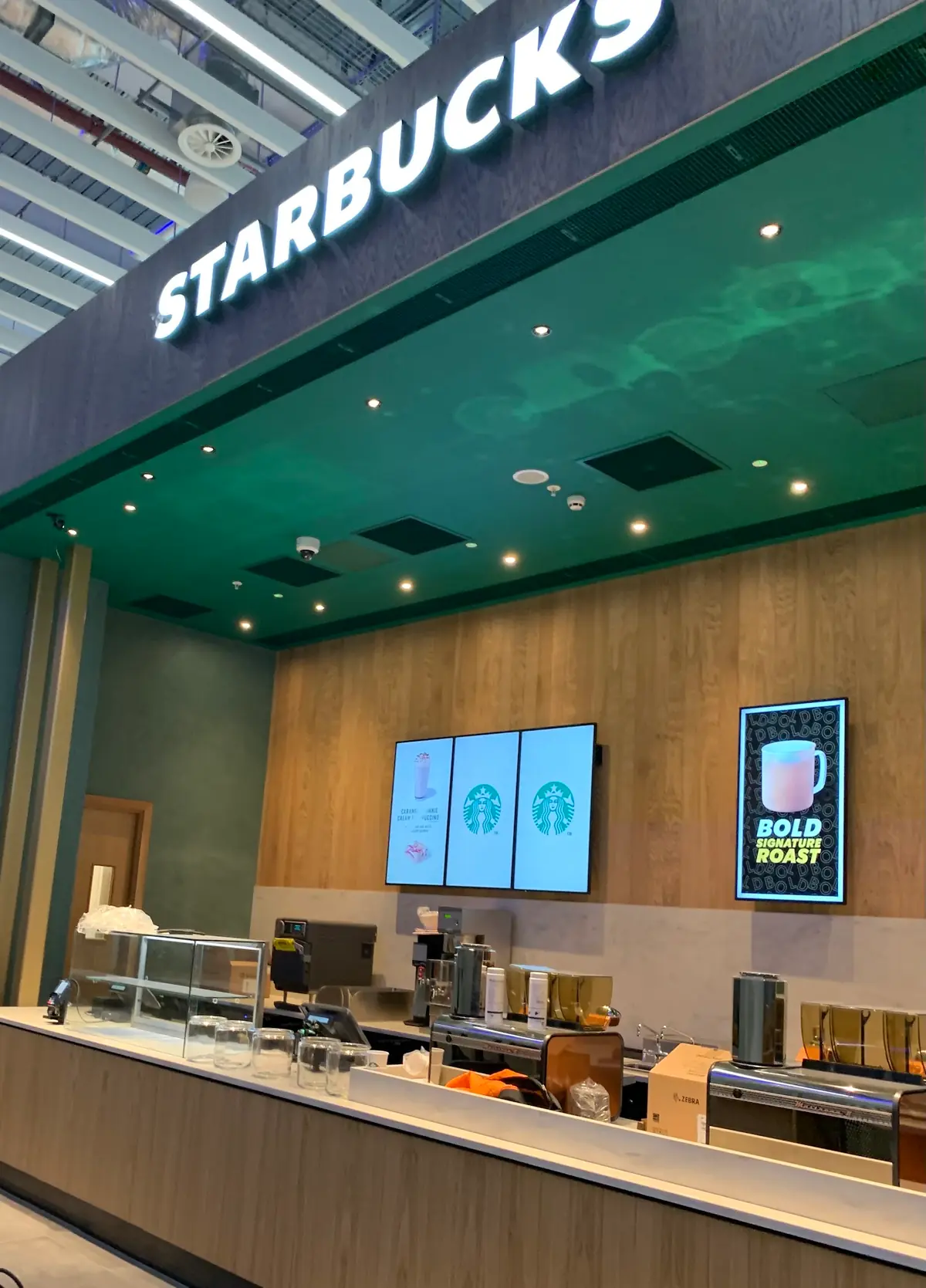 Starbucks Coffee, Arrivals photo (photo 3 of 3)