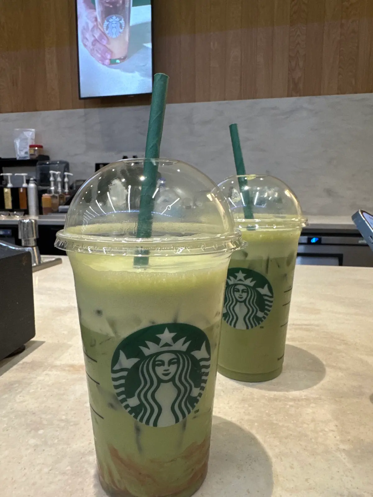 Starbucks Coffee, Arrivals photo (photo 2 of 3)