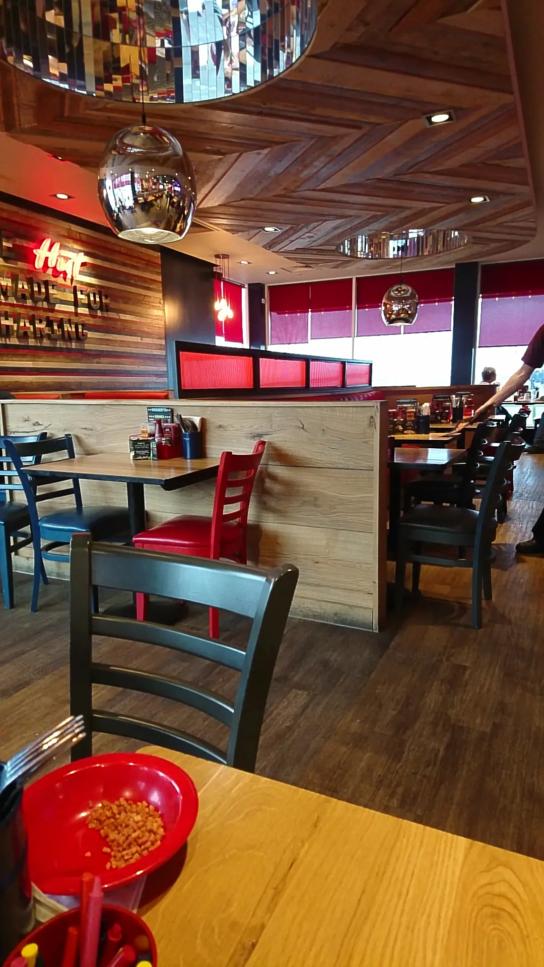 Pizza Hut Restaurants Hull St Andrews Quay photo (photo 1 of 3)