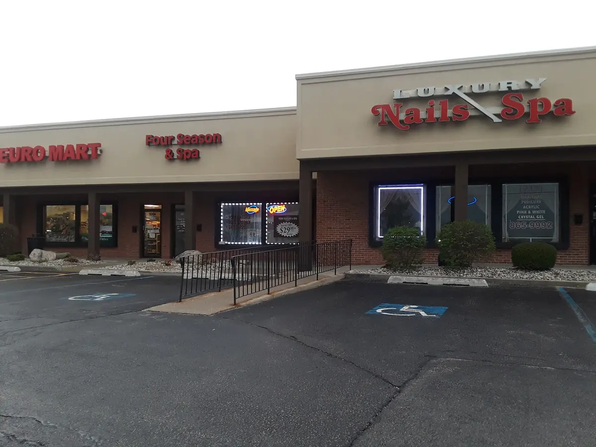 Sand Ridge Plaza — Shopping Malls in Dyer
