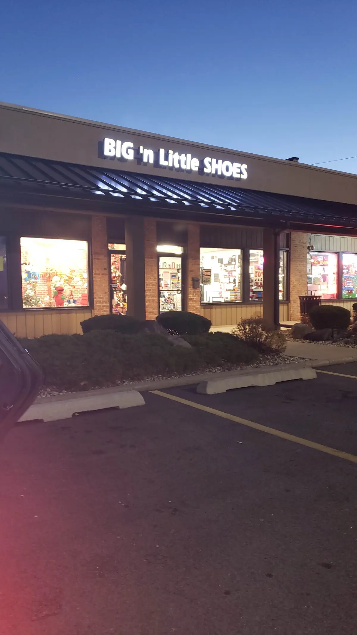 Sand Ridge Plaza photo (photo 1 of 3)