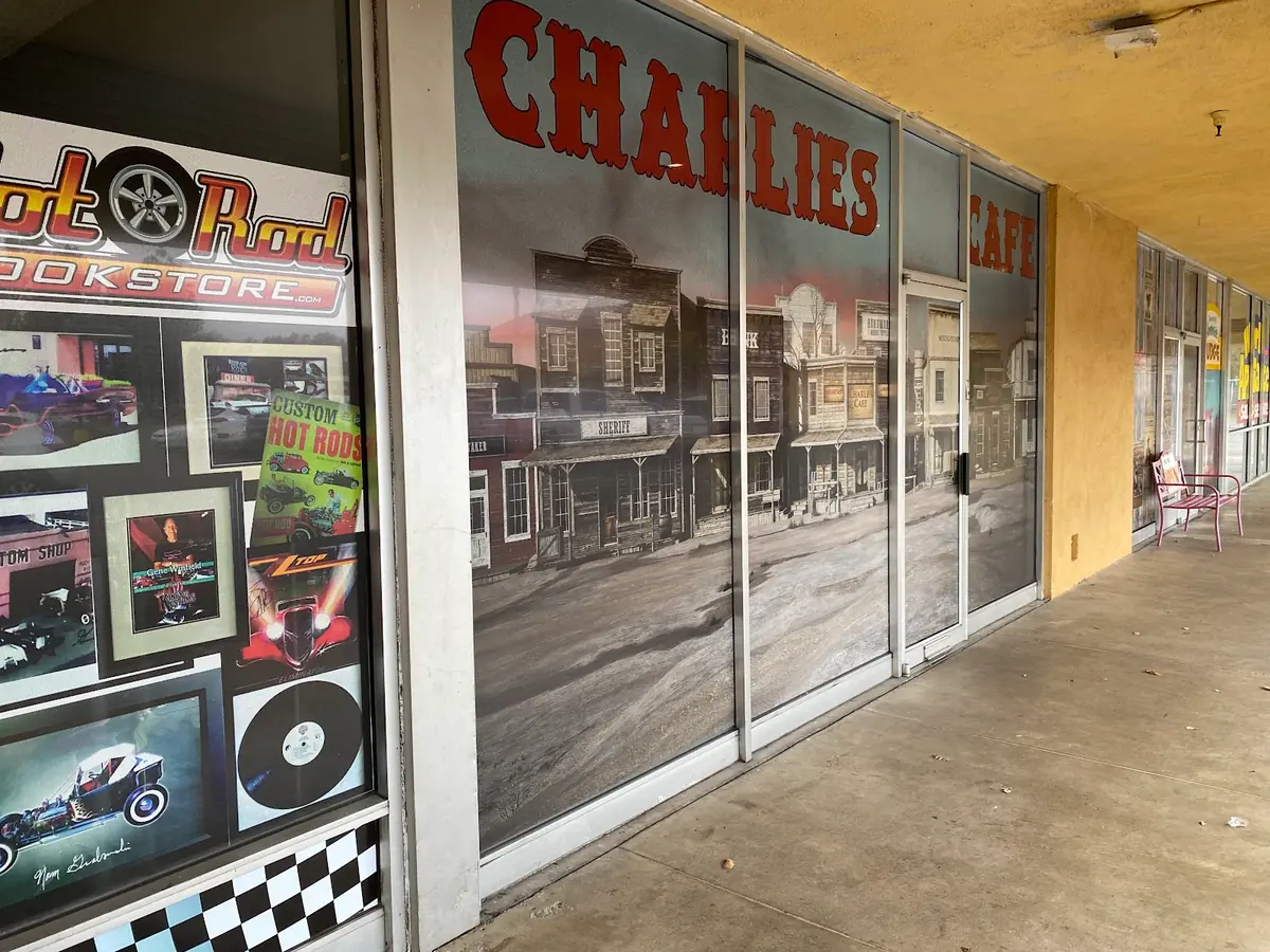 Grand Oaks Shopping Center photo (photo 1 of 3)