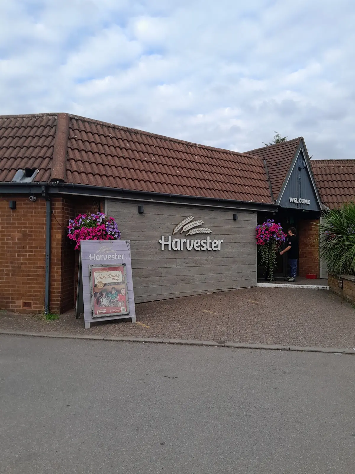 Harvester Yeoman Nuneaton — Bar And Grill in Nuneaton