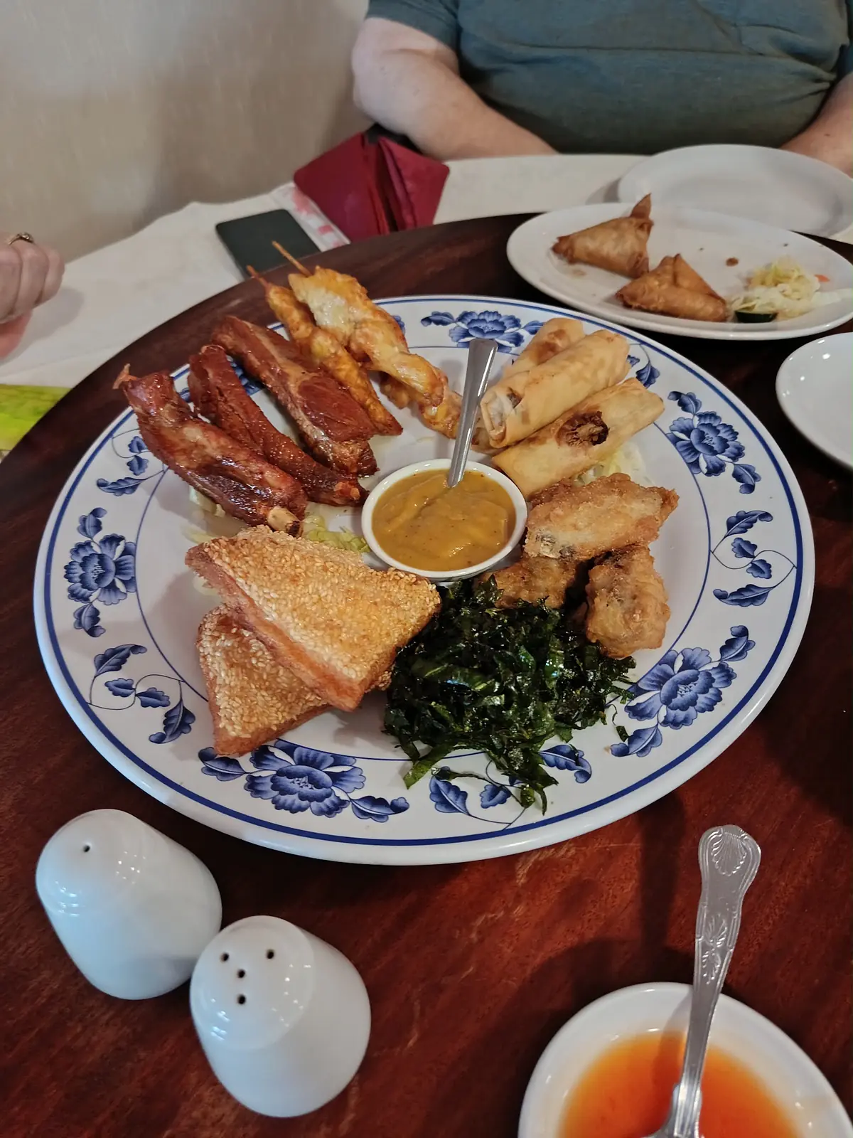Royal Dragon Restaurant photo (photo 1 of 3)
