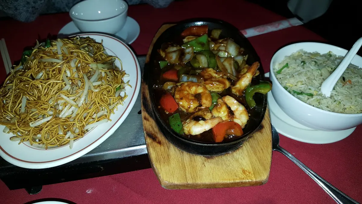 Royal Dragon Restaurant photo (photo 2 of 3)
