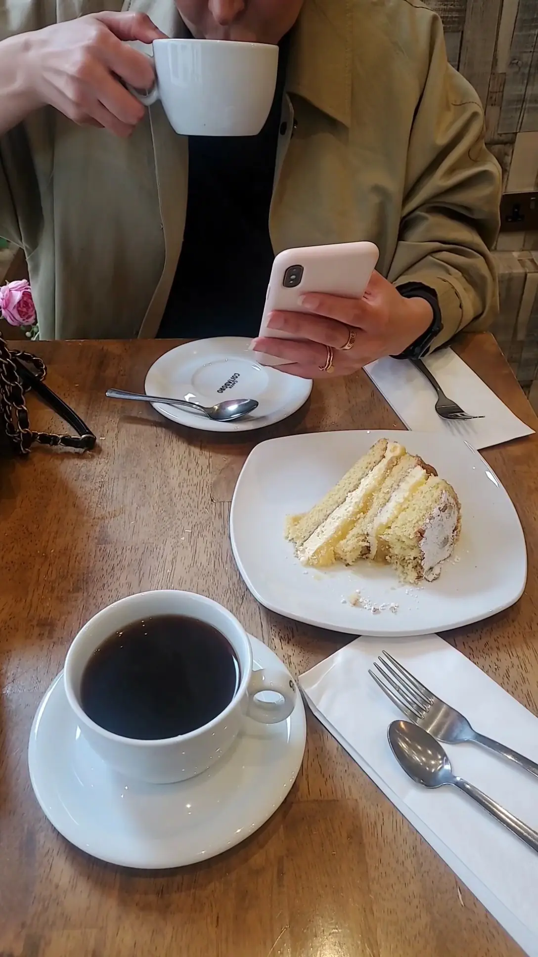 La meena cafe photo (photo 1 of 3)