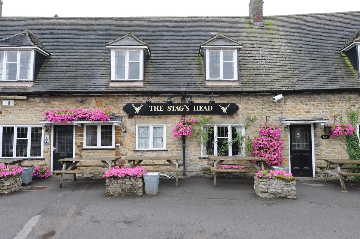 The Stag's Head Great Doddington — Restaurants in Wellingborough