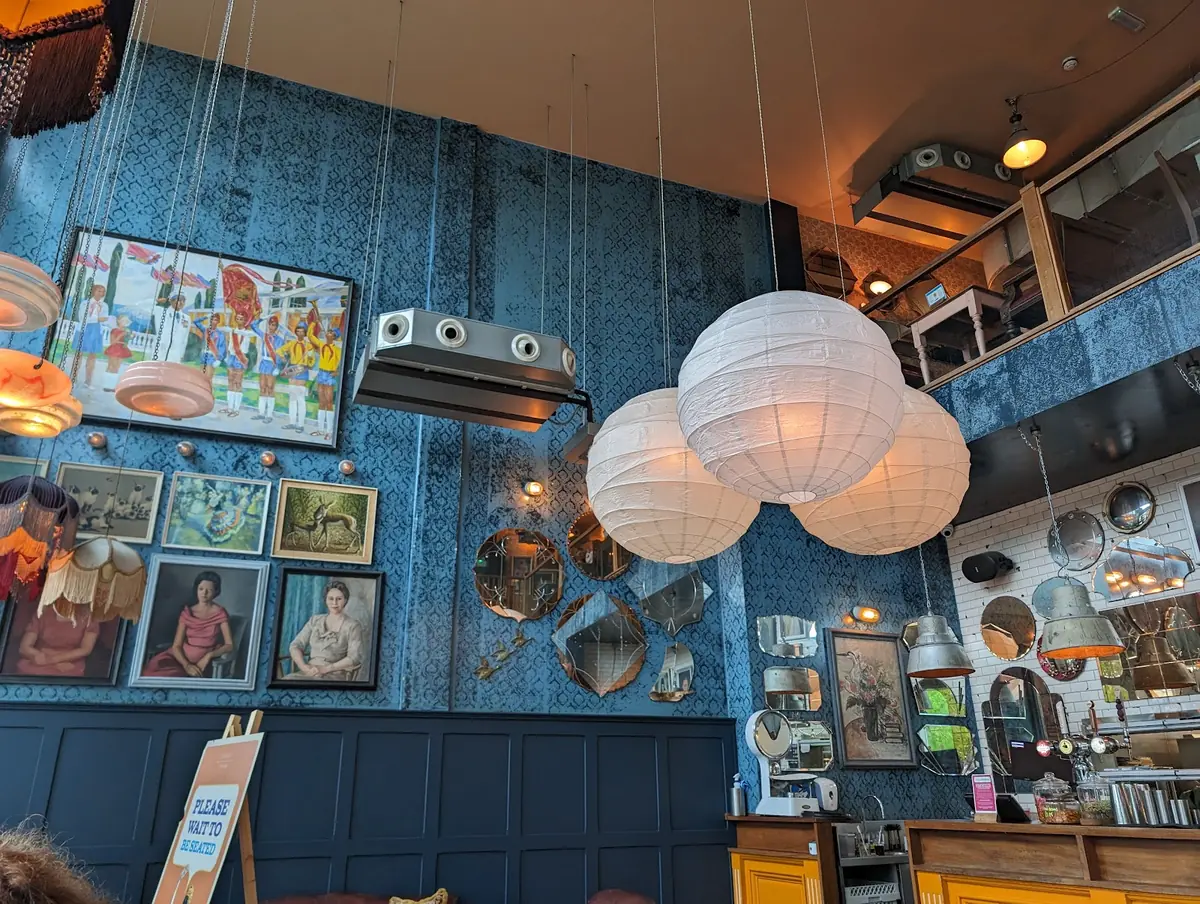 Desco Lounge photo (photo 3 of 3)