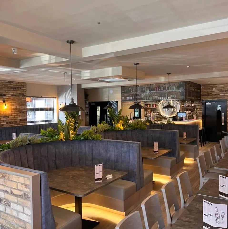 Knags Bar and Grill