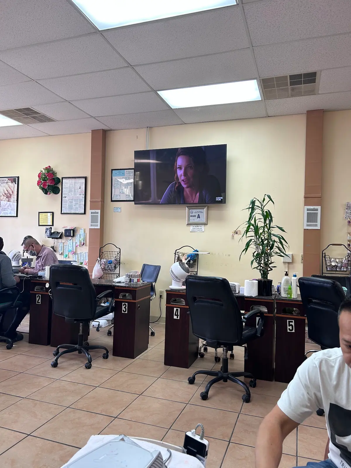 Hilltop Nails & Spa photo (photo 1 of 3)