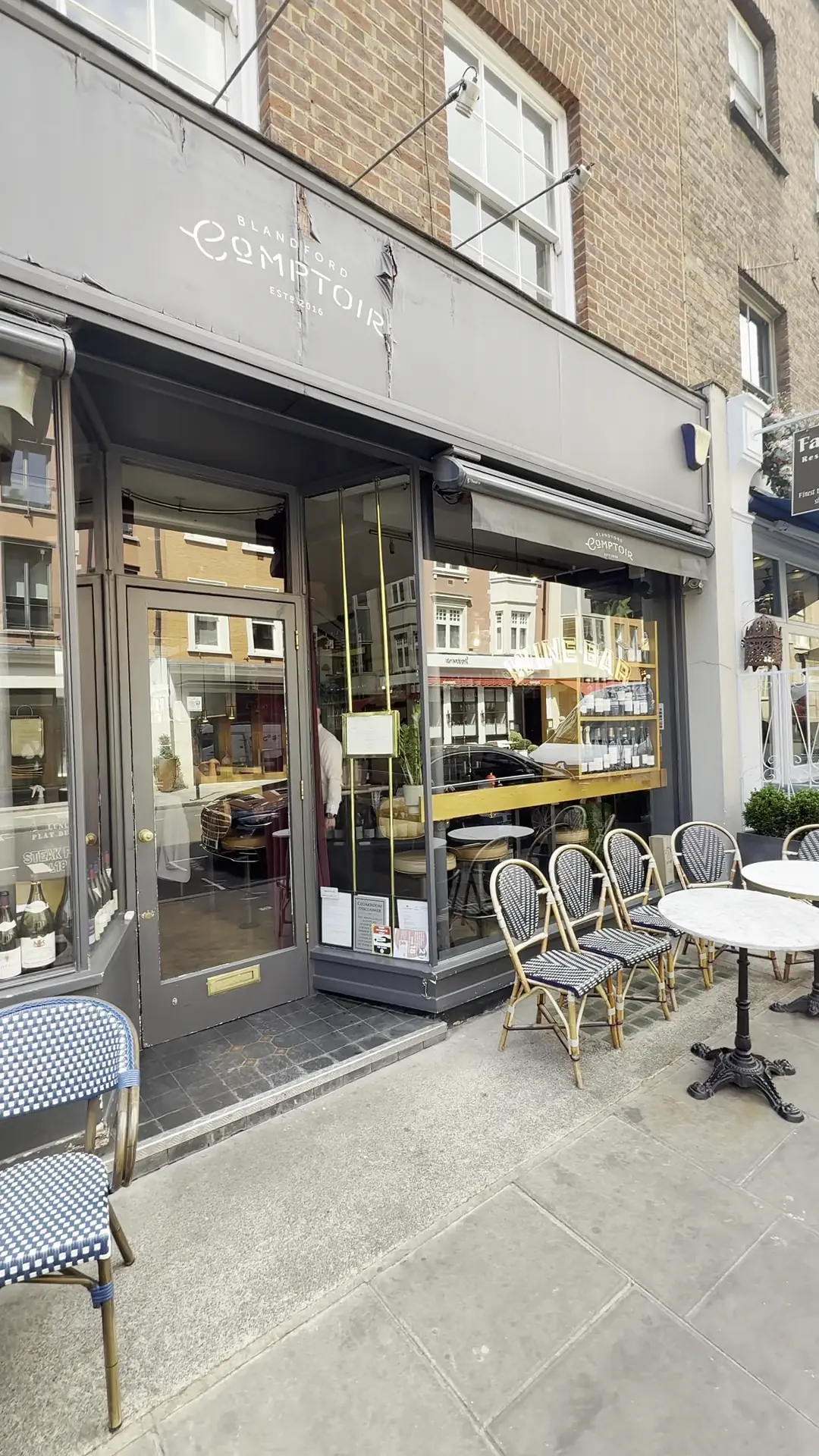 Blandford Comptoir photo (photo 1 of 3)