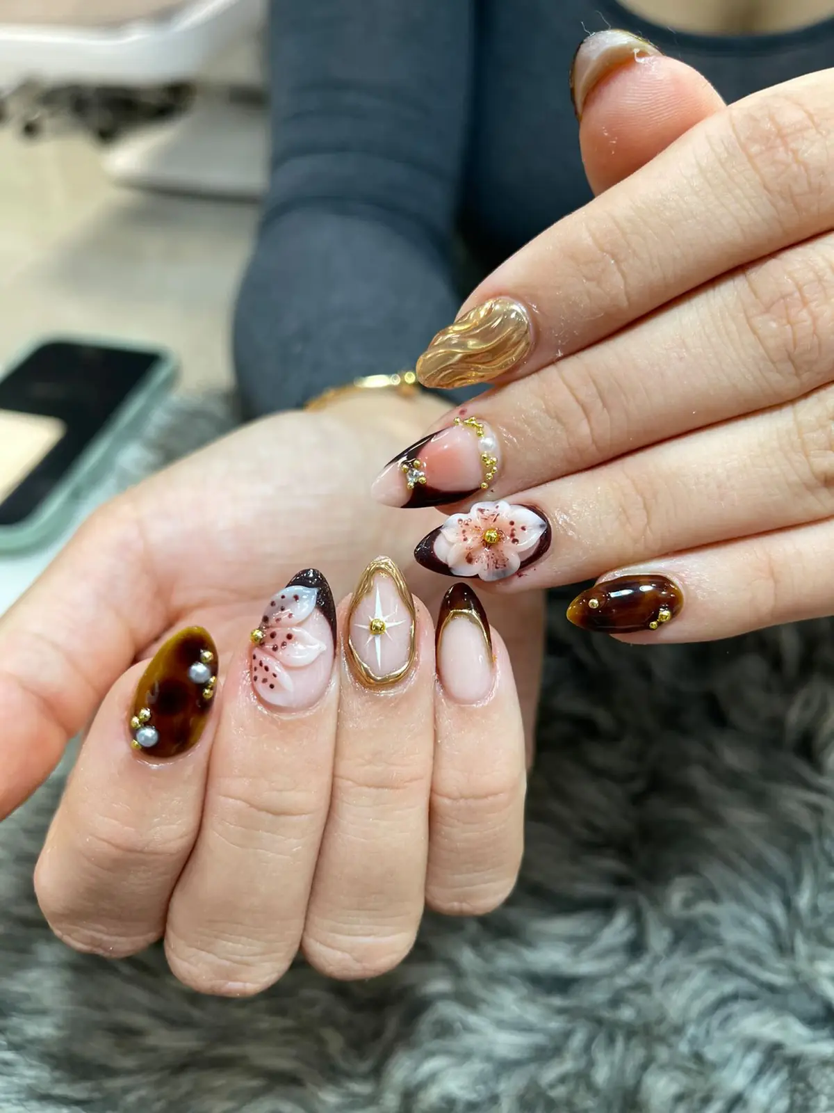 J & V Nails