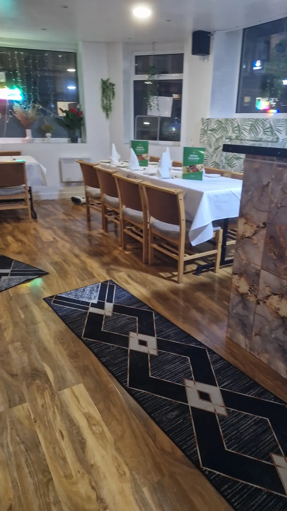 ROYAL TANDOORI INDIAN RESTAURANT photo (photo 1 of 3)