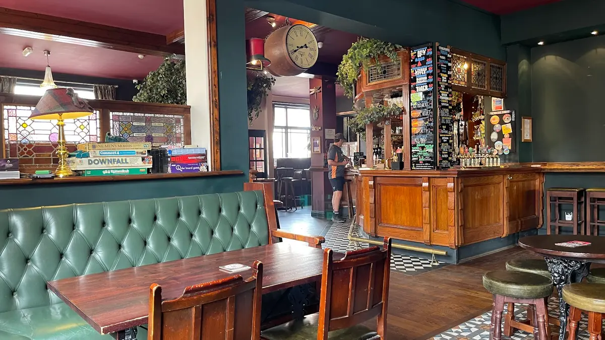 Five Lamps Pub