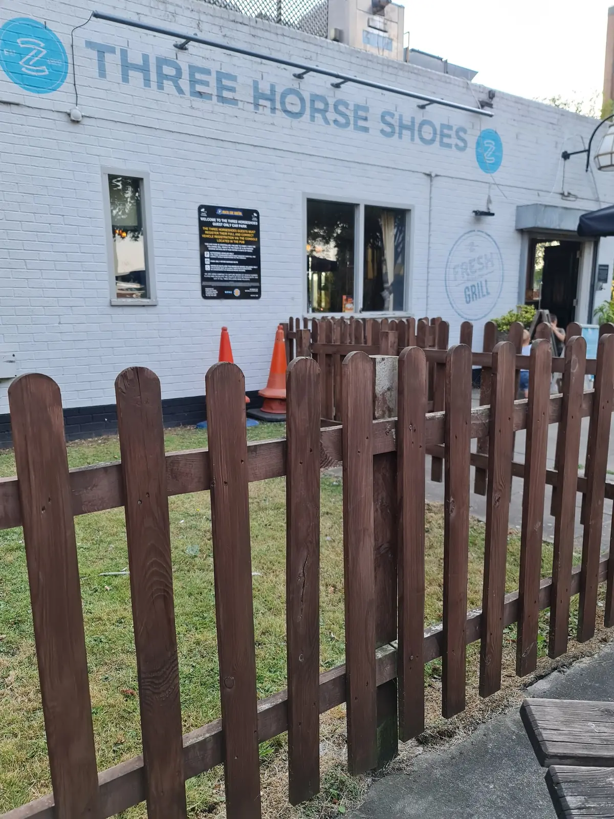 The Three Horseshoes