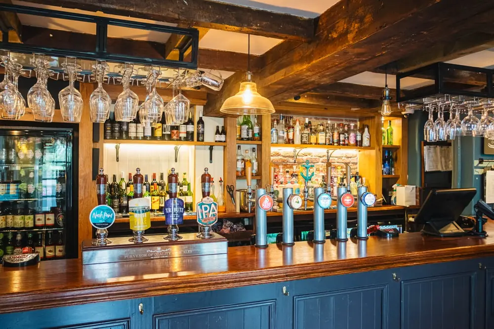 Maenllwyd Inn Rudry — Bars in Caerphilly