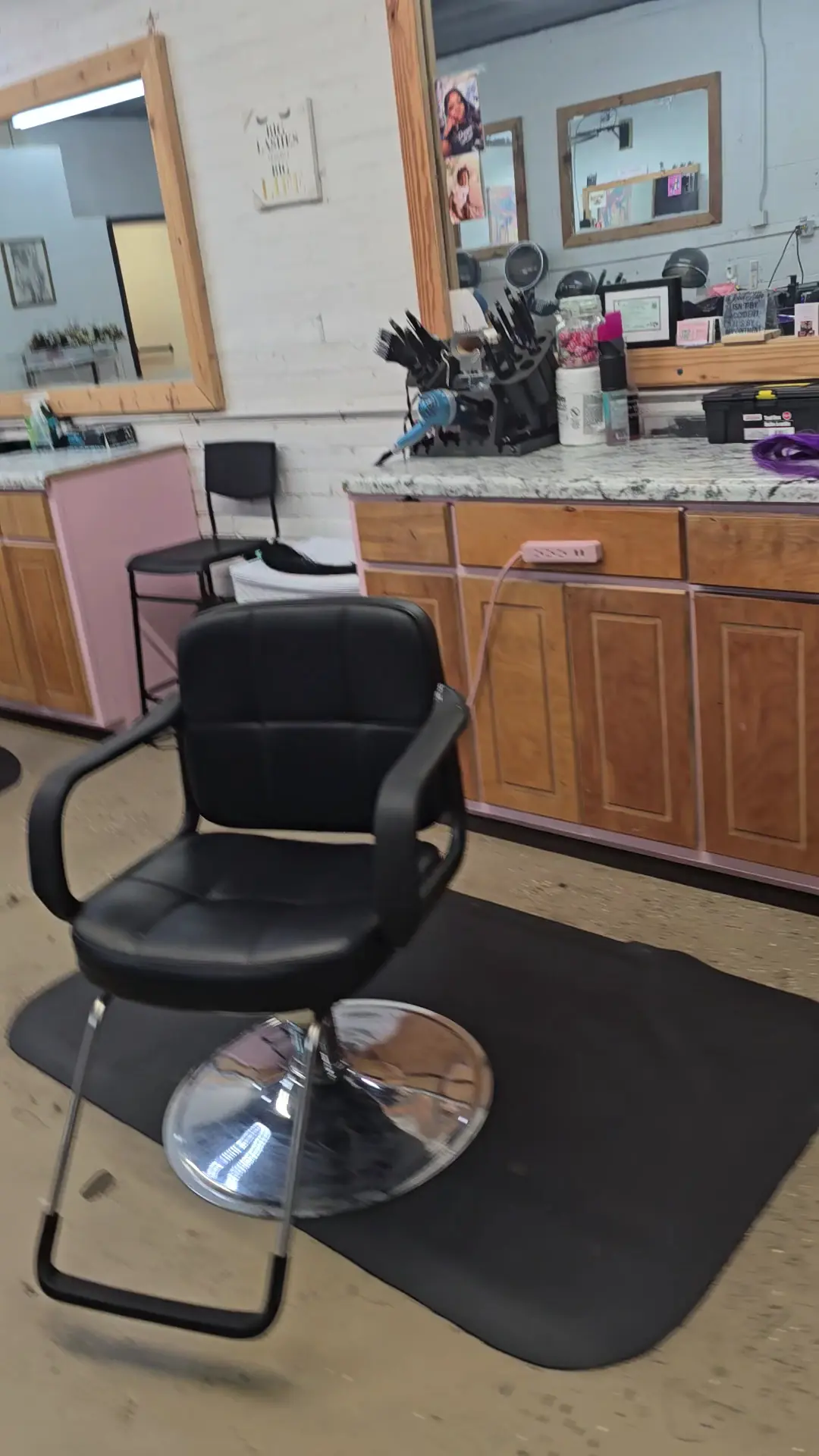 Andrew's Barber Lounge and Salon photo (photo 2 of 3)