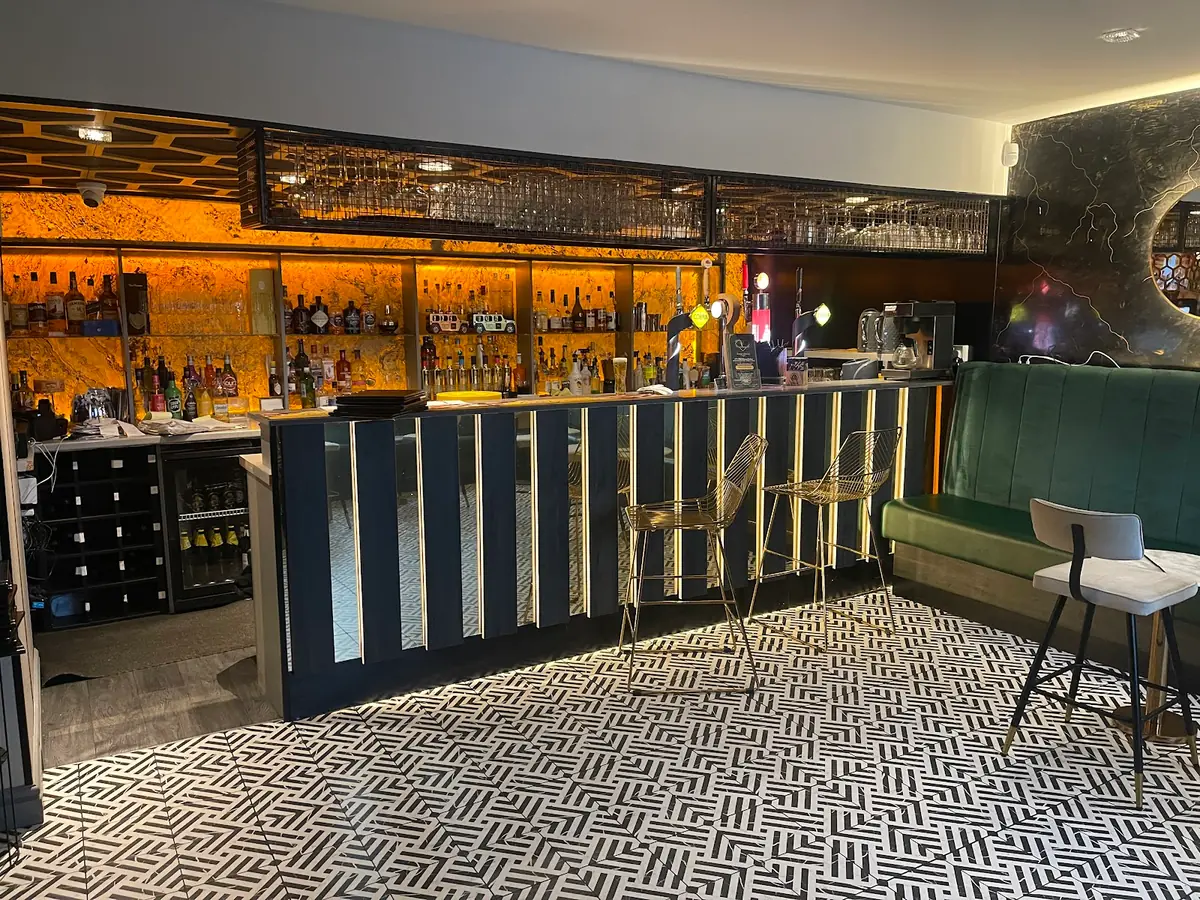Vaspian Lounge and Dining