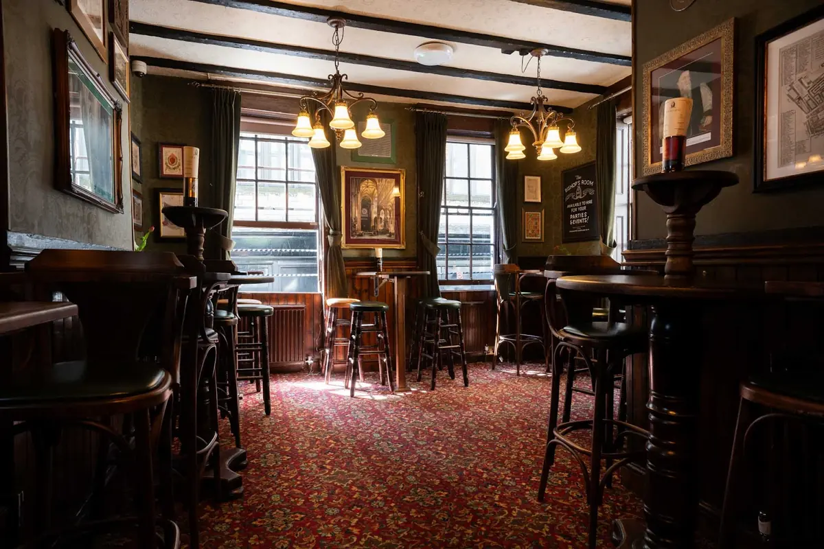 Ye Olde Mitre, Holborn — Bars in London