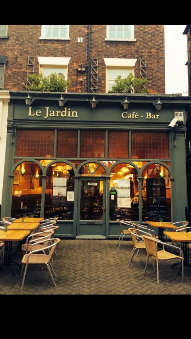 Le Jardin Café-bar photo (photo 1 of 3)