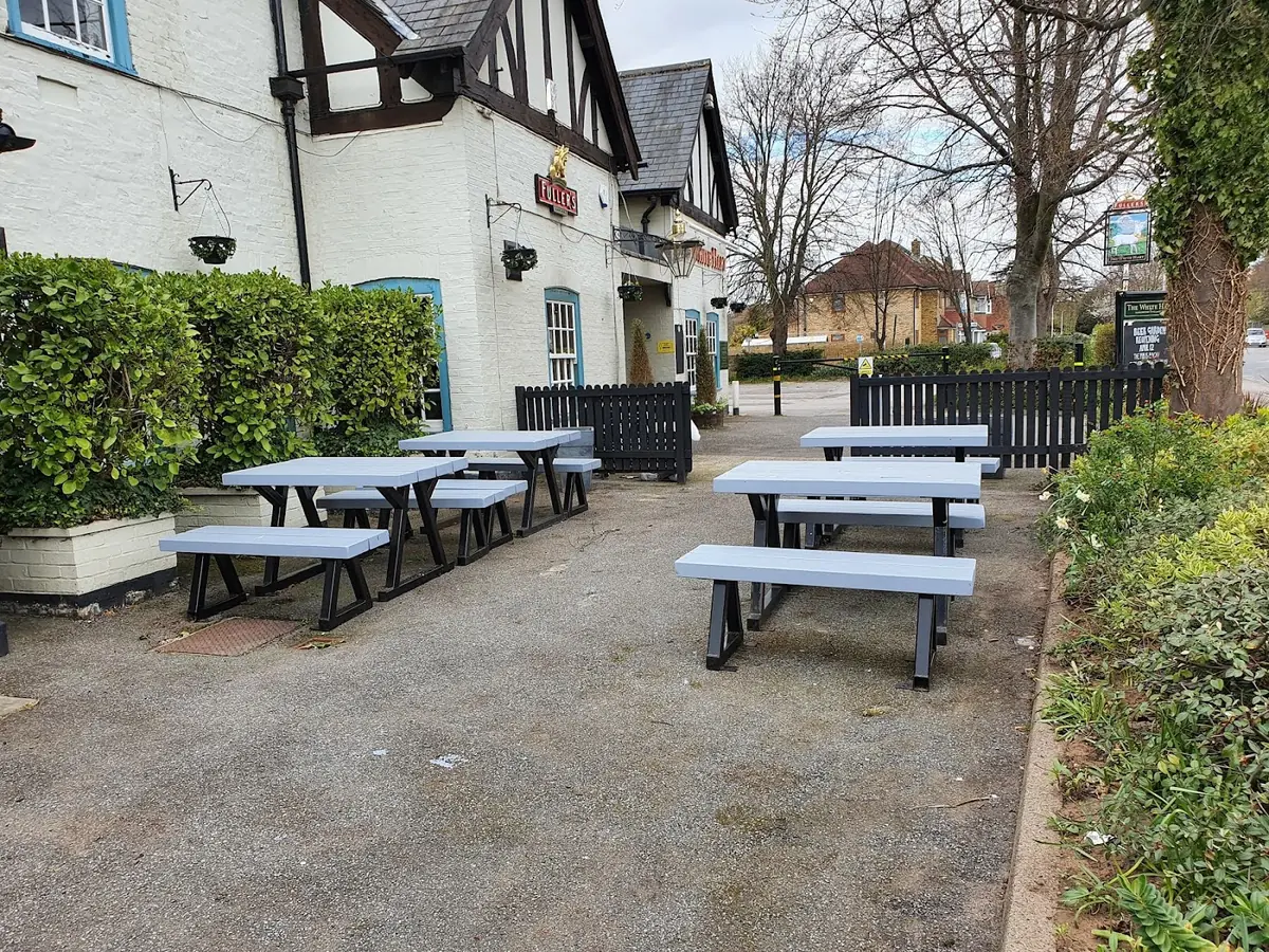 The White Hart Harlington — Bars in Hayes