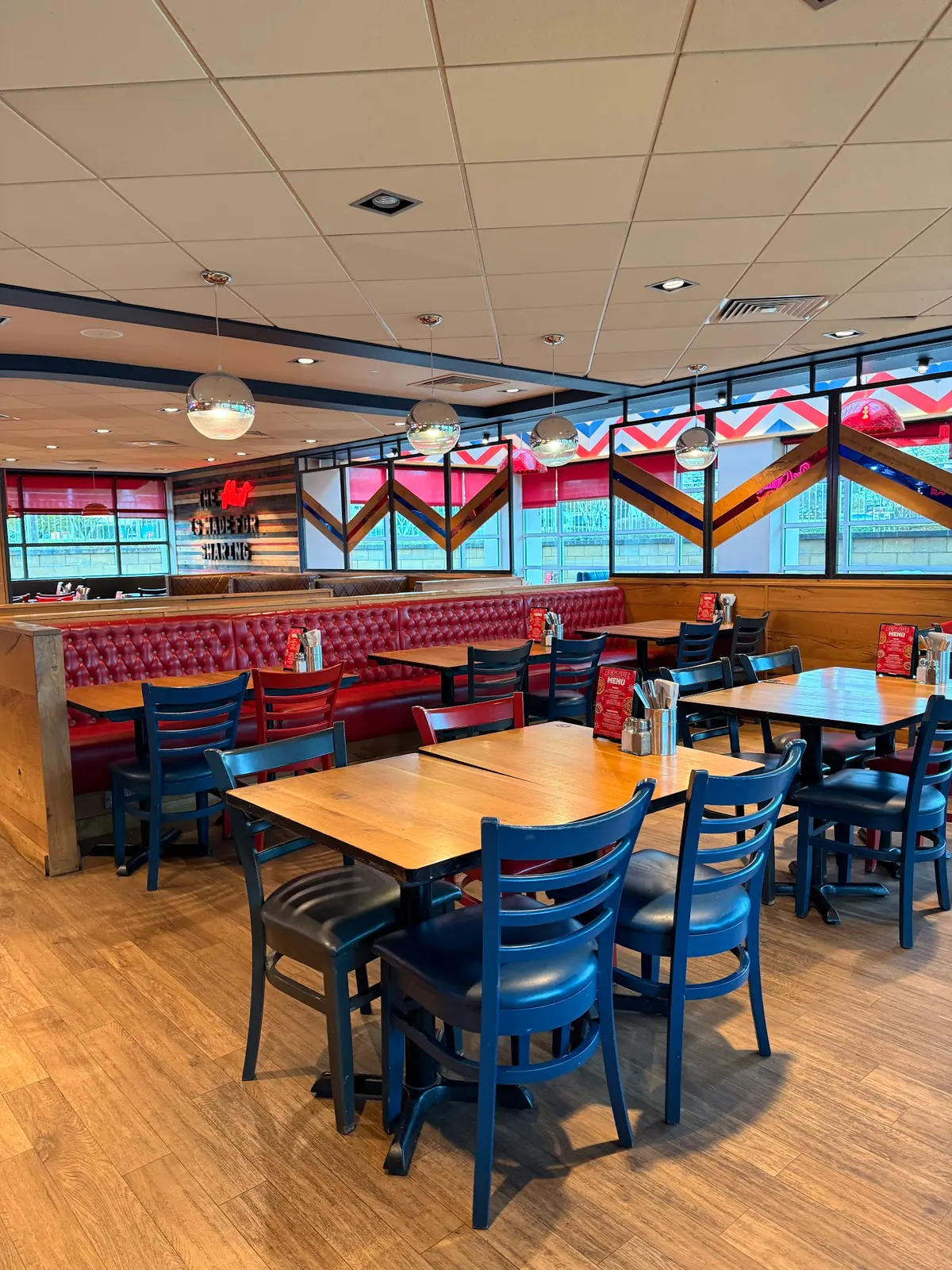 Pizza Hut photo (photo 3 of 3)