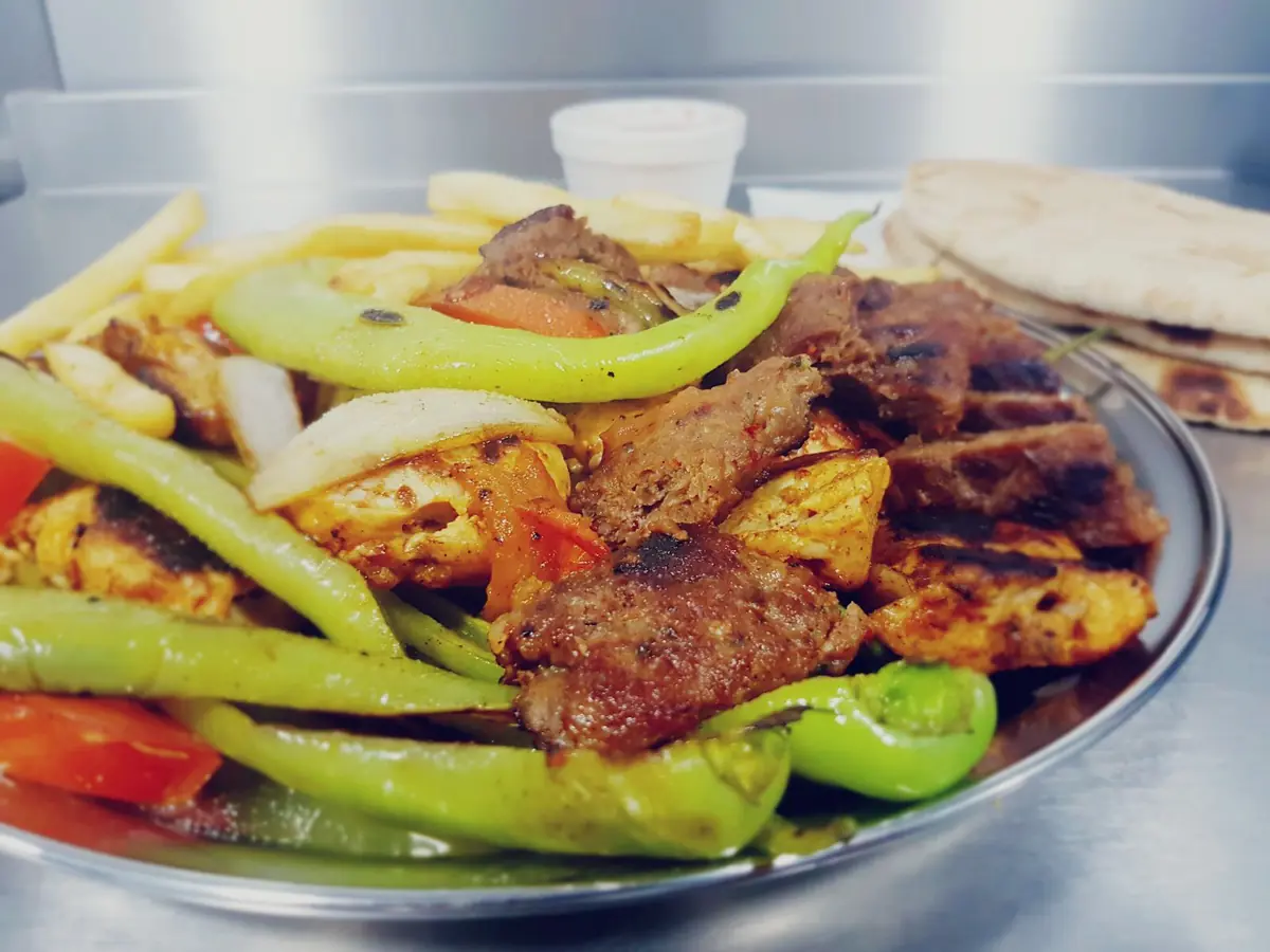 M&M Kebabs & Burgers photo (photo 2 of 3)