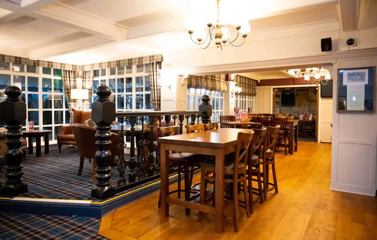 Three Blackbirds Inn — Bar And Grill in Cwmbran