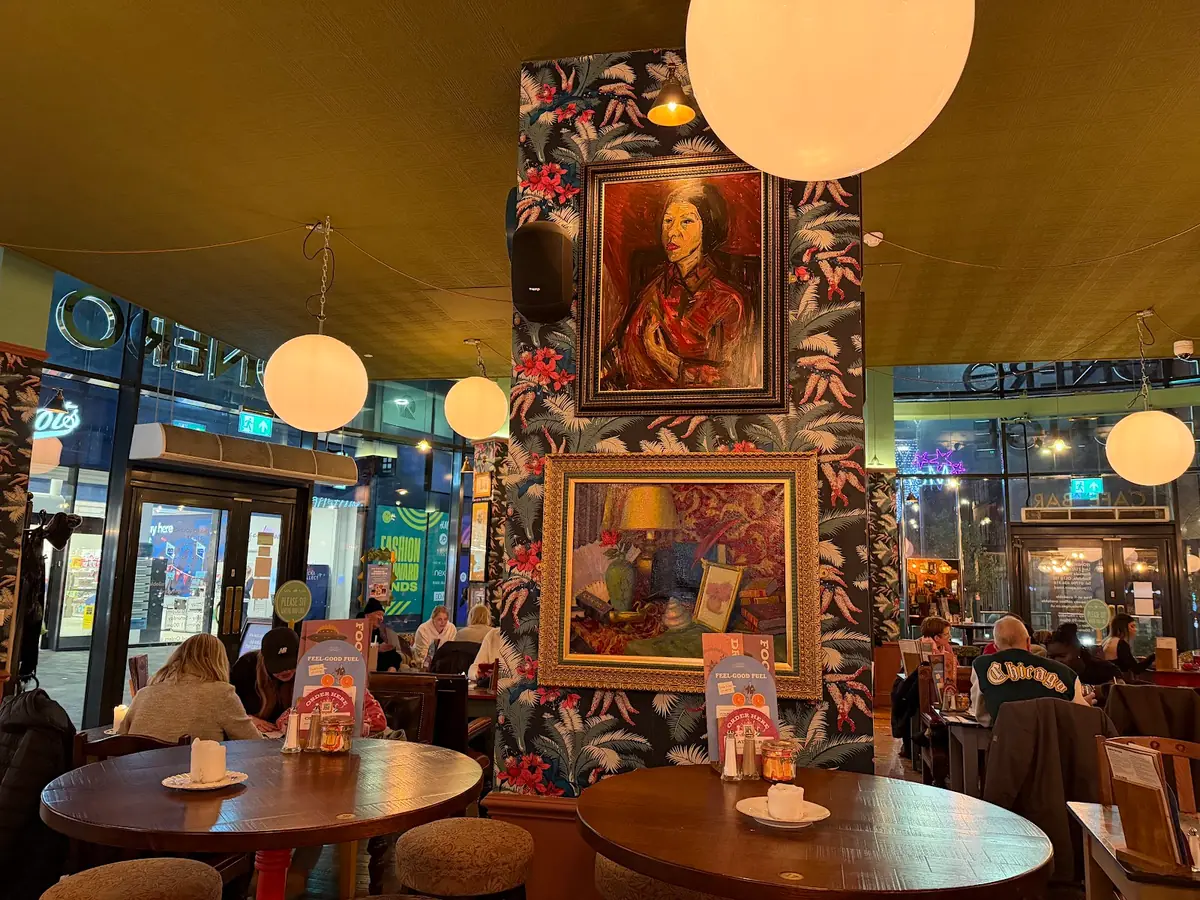 Pionero Lounge photo (photo 3 of 3)