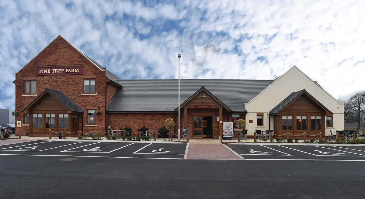Pine Tree Farm - Dining & Carvery photo (photo 2 of 3)