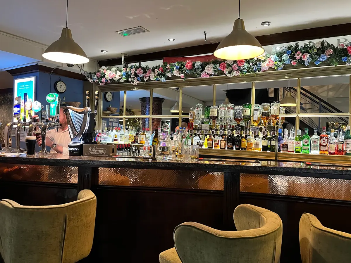 Queen's Café Bar