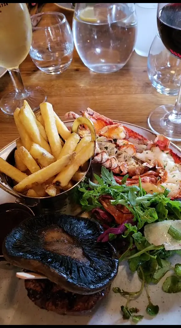 Barnacles Restaurant & Bar Bistro photo (photo 1 of 3)