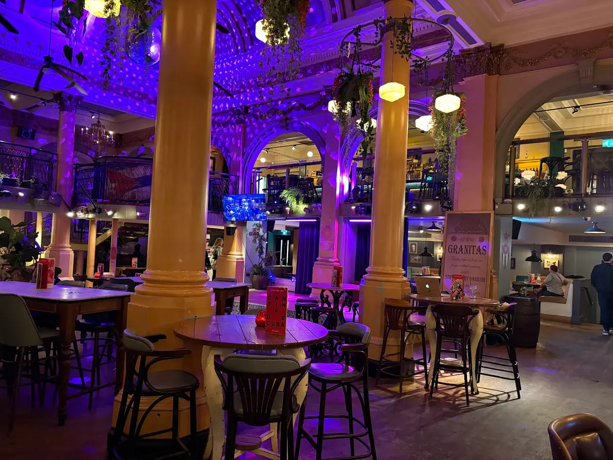 Revolución de Cuba Belfast photo (photo 2 of 3)