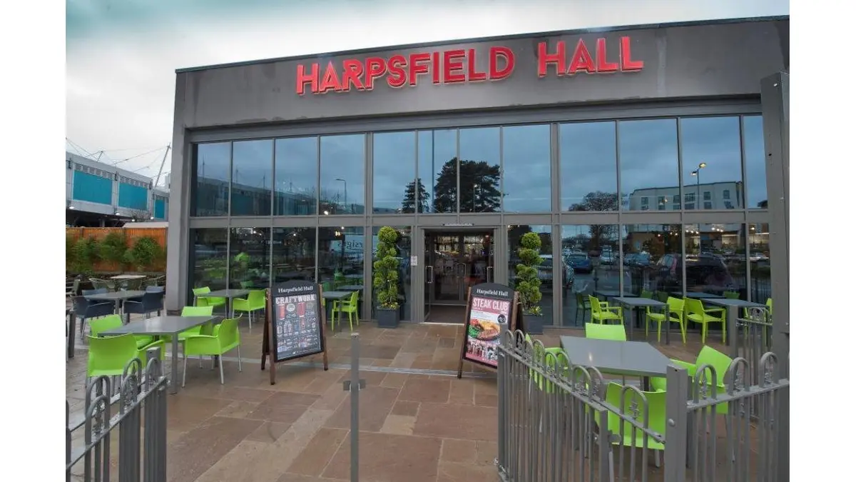 Harpsfield Hall — Bars in Hatfield