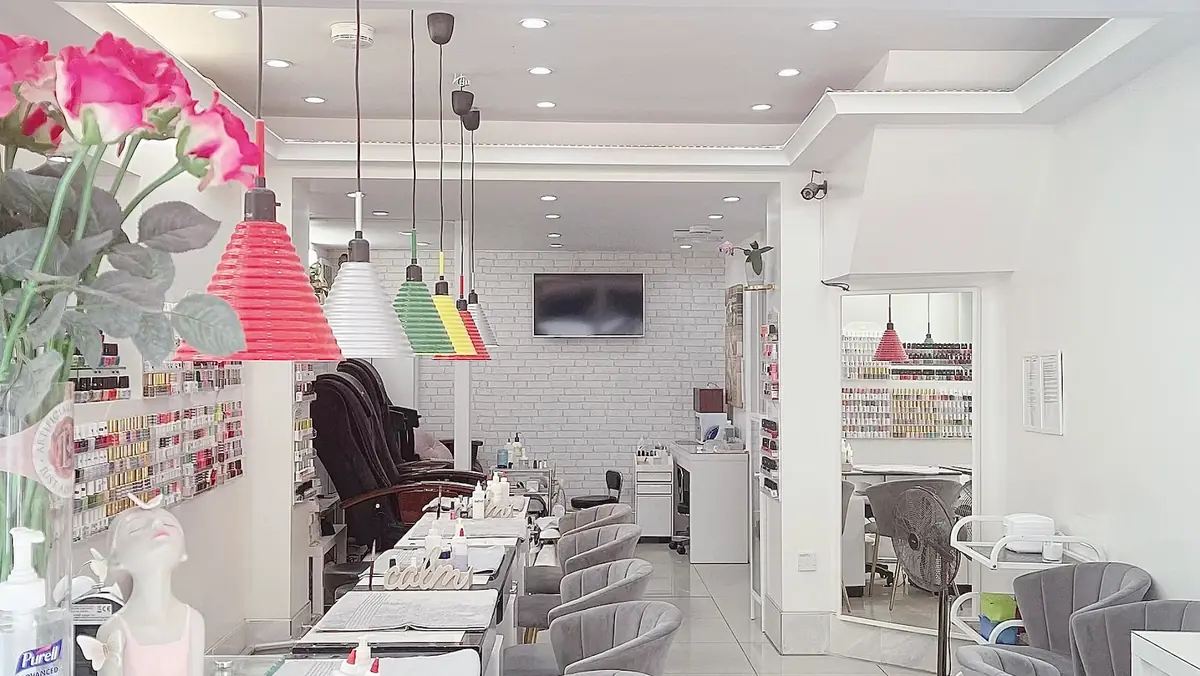 Modern Nails and Beauty