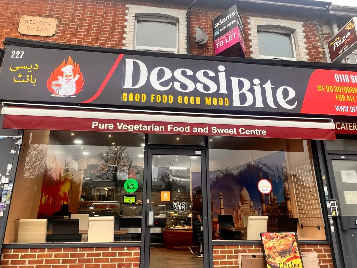 Inside Dessi Bite, Reading